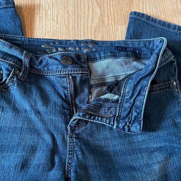 Seven7 Women skinny jeans size 8
Fancy back pocket design 
28.5” inseam
5” cuff - Picture 4 of 10